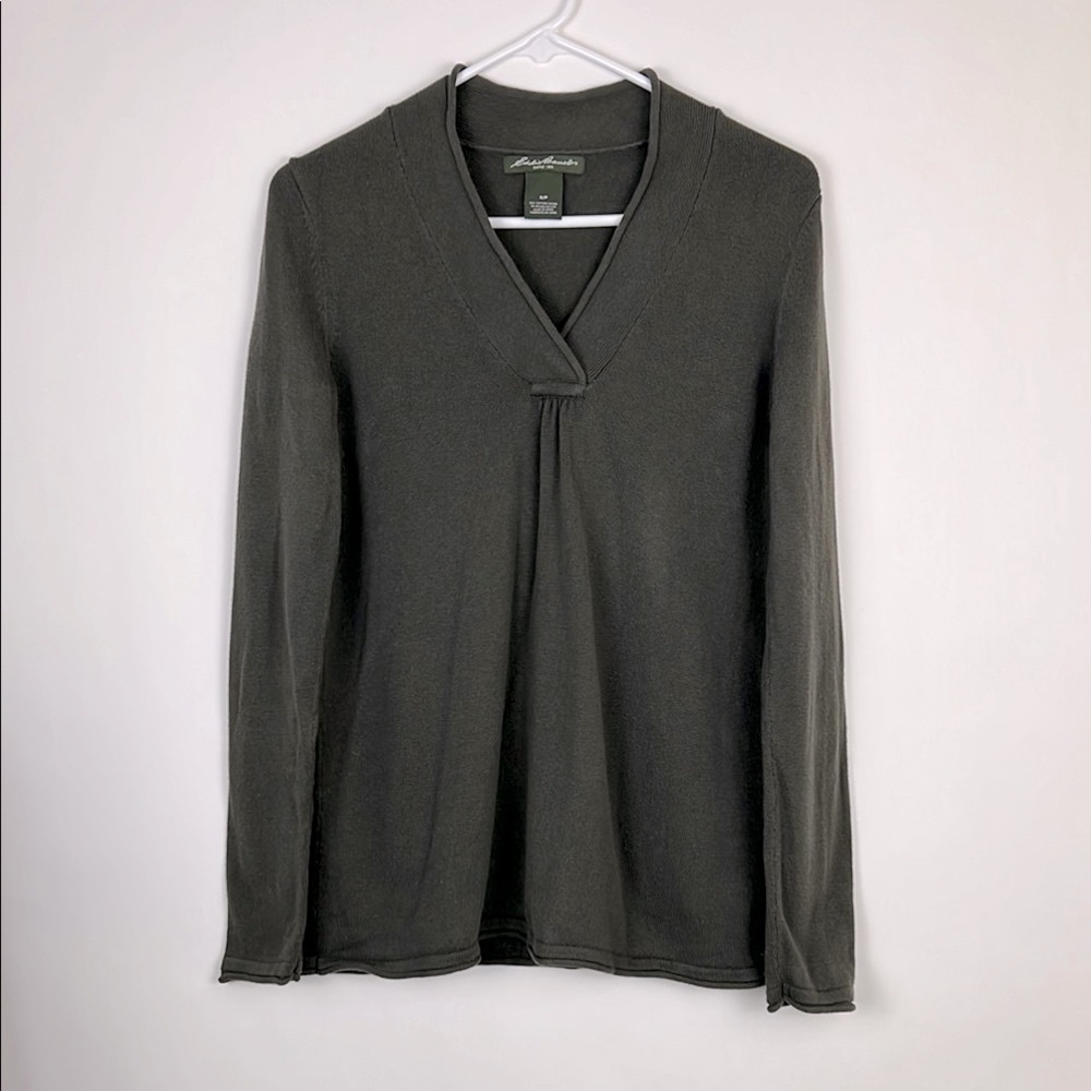 Eddie Bauer v-neck sweater long sleeve in dark army green SP